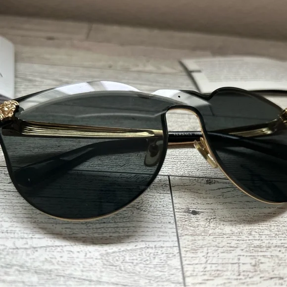 Versace Sunglasses - Picture 5 of 11